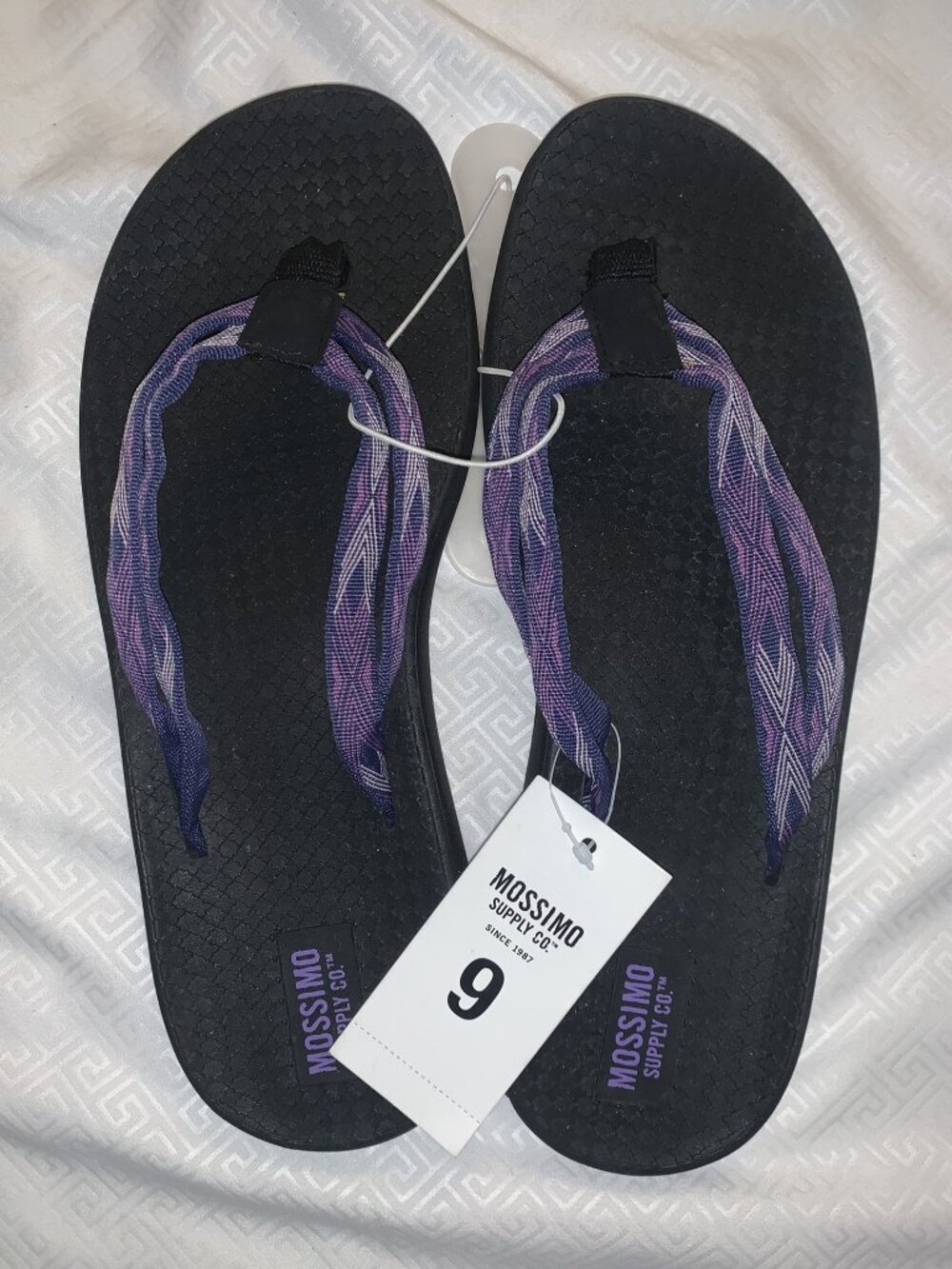 Mossimo Supply Women's Flip Flops size 9 - Brand New (not wide width)